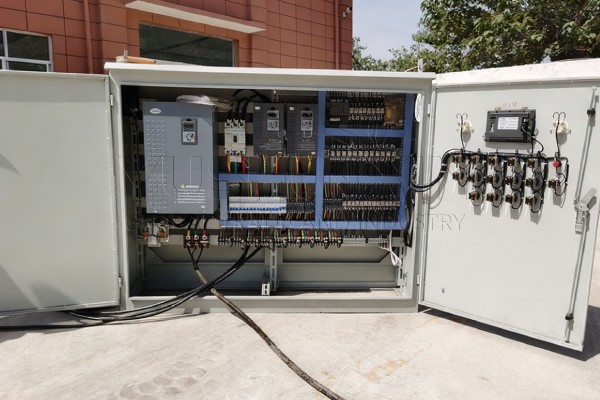 Sistema de control del volteador de compost con ruedas