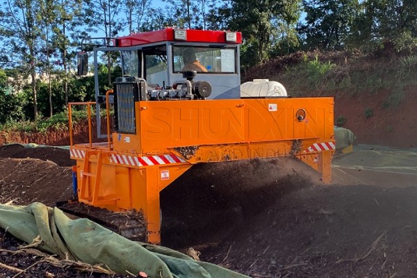 Máquinas de compostaje en hileras tipo oruga